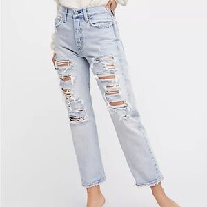 LEVIS WEDGIE STRAIGHT RIPPED JEANS